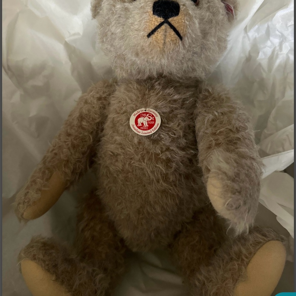 Steiff Jonathan Teddy Bear EAN 034411